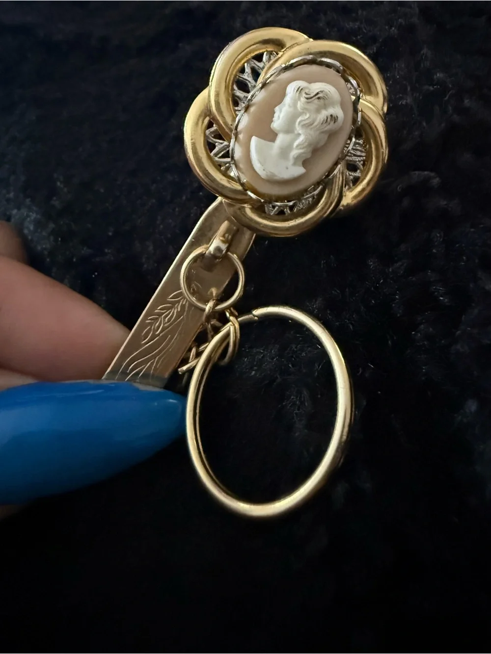 Vintage 1950s King’s Key Finder Cameo Purse Clip Gold Tone Handbag Accessory